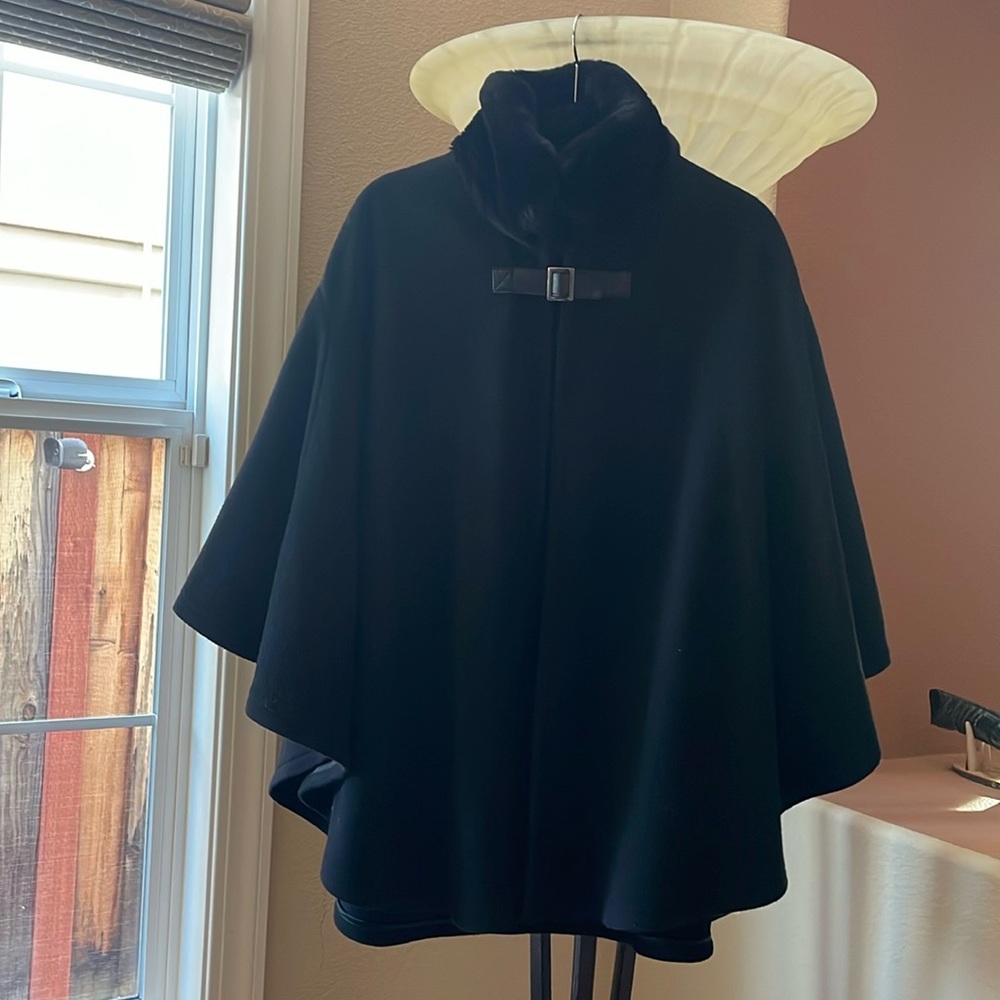 Beautiful St. John elegant cashmere/wool fox fur cape